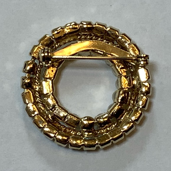 Gold Tone Circle Brooch with Clear Rhinestones and Faux Pearls - Picture 3 of 5